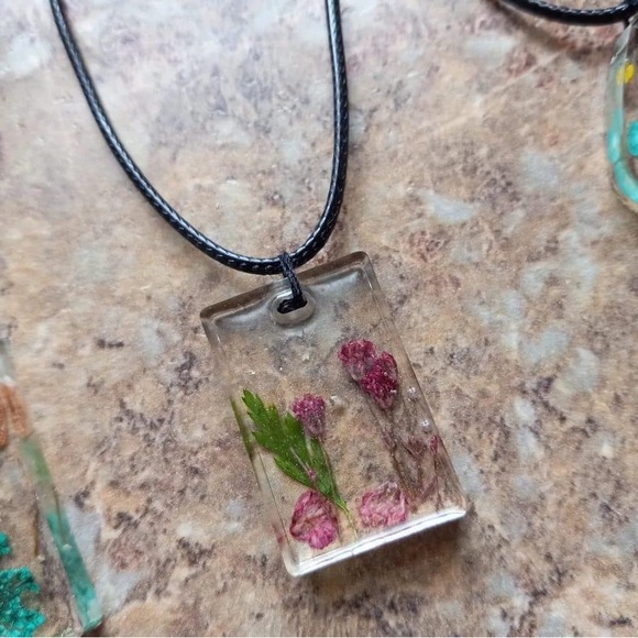 Flower Necklaces - Picture 4 of 6